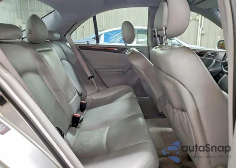 2002 Mercedes-Benz C 240 z USA, uszkodzony, nr VIN WDBRF61J72F154770